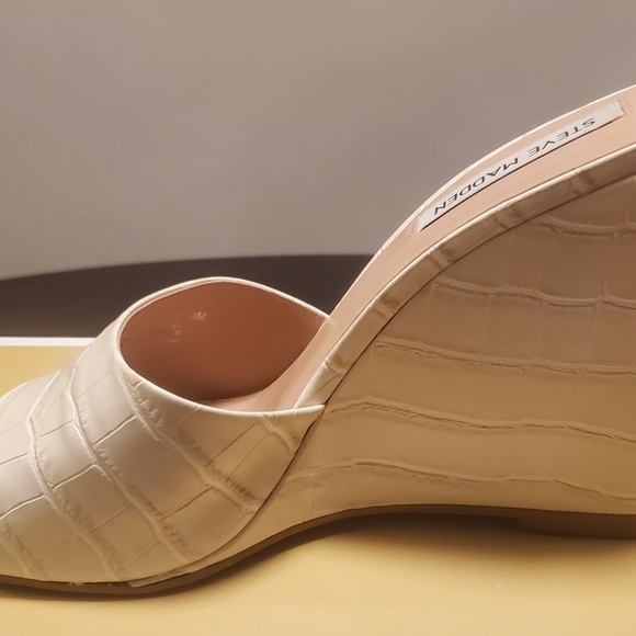 STEVE MADDEN Wedge Heels/Sandals - Picture 3 of 7